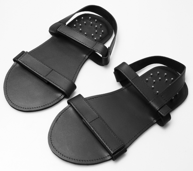 Sklaven-Sandalen mit Spike-Nieten - hinten